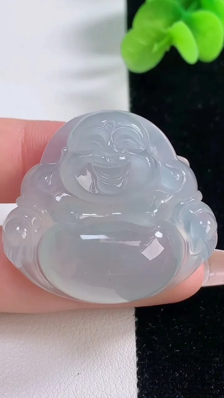 天然A货翡翠种白冰佛公吊坠，尺寸35-38.6-10.5，重量:20.68g
12月20日