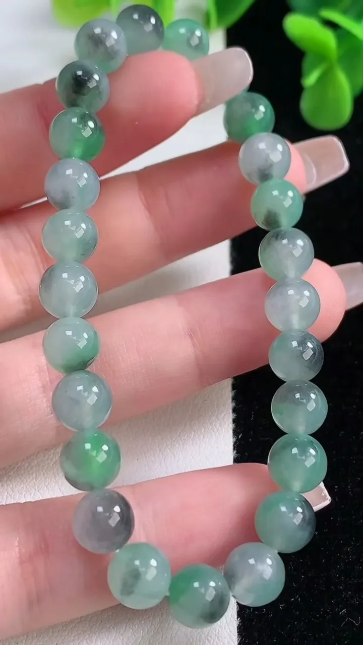 天然A货翡翠圆珠手串，尺寸7.4-25颗，重量:17.55g12月20日
工厂直销收藏佳品,种好水足，色泽均匀，有种有色，上手高大气！