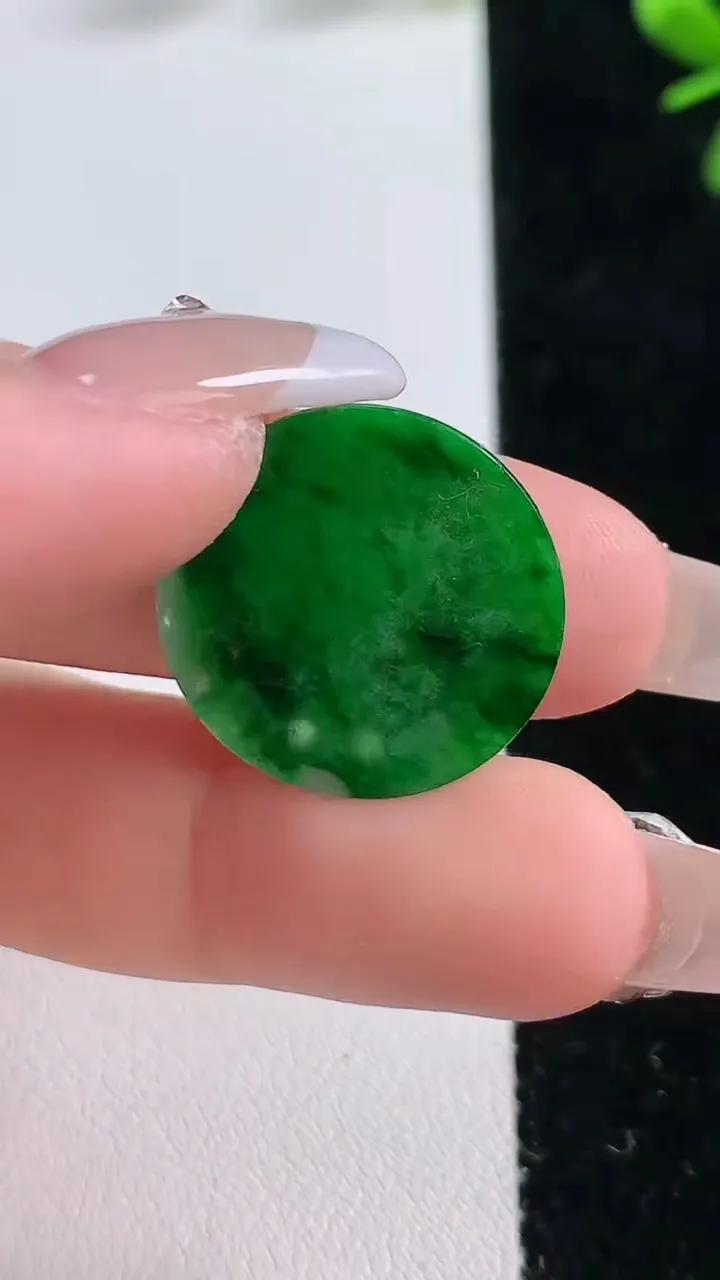 天然A货翡翠无事牌镶嵌件，尺寸20.8-1，重:0.90g
12月20日