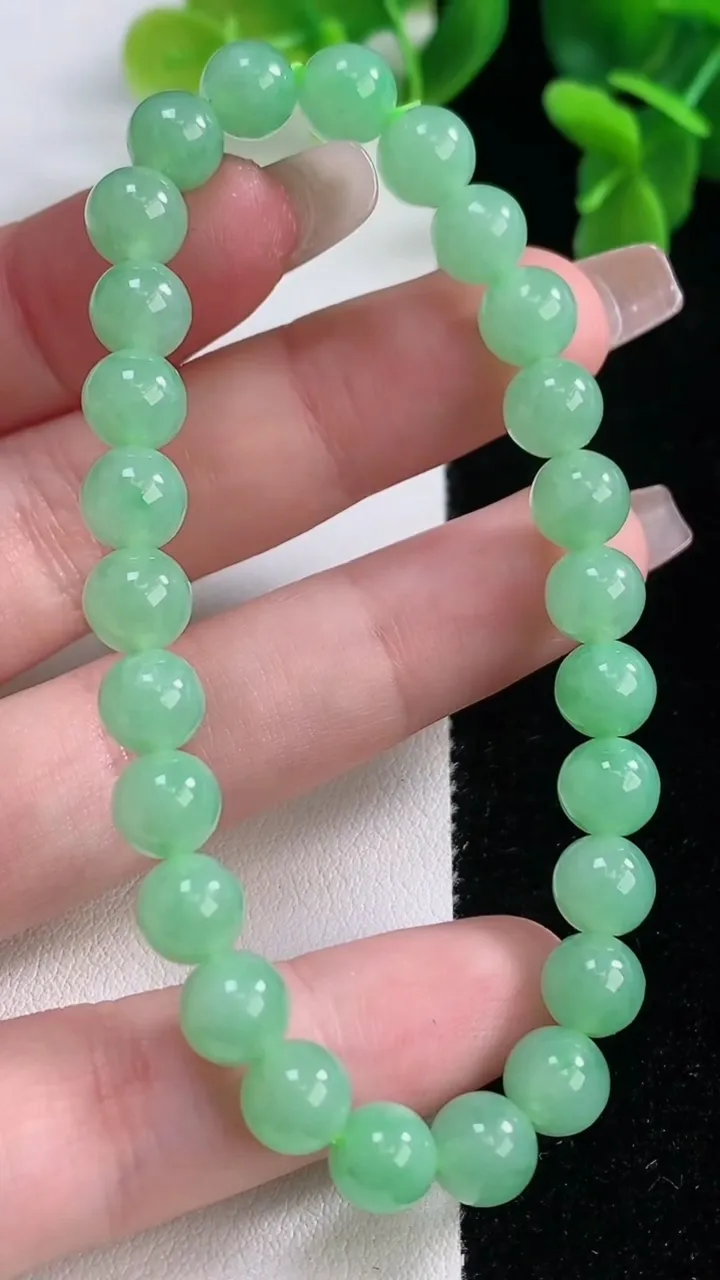 天然A货翡翠圆珠手串，尺寸7-26颗，重量:14.28g12月20日
工厂直销收藏佳品,种好水足，色泽均匀，有种有色，上手高大气！
