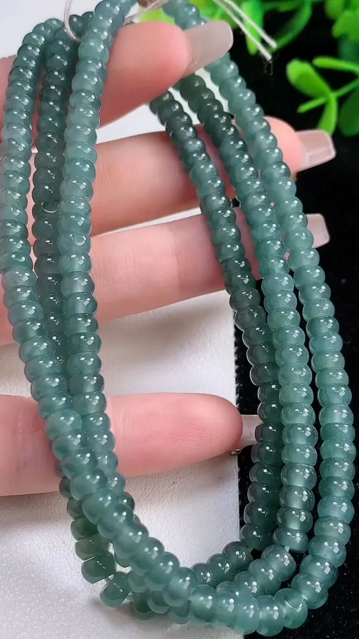 天然A货翡翠算盘珠项链，尺寸5.2-124颗，重:42.47g12月20日
工厂直销收藏佳品,种好水足，色泽均匀，有种有色，上手高大气！