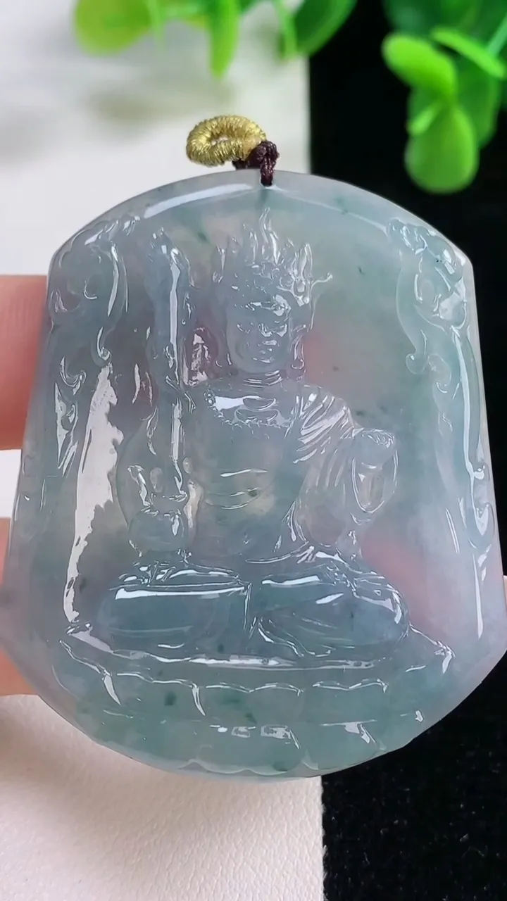 天然A货翡翠紫罗兰不动明王吊坠，尺寸52.8-43.6-4.6，重量:26.70g
12月20日