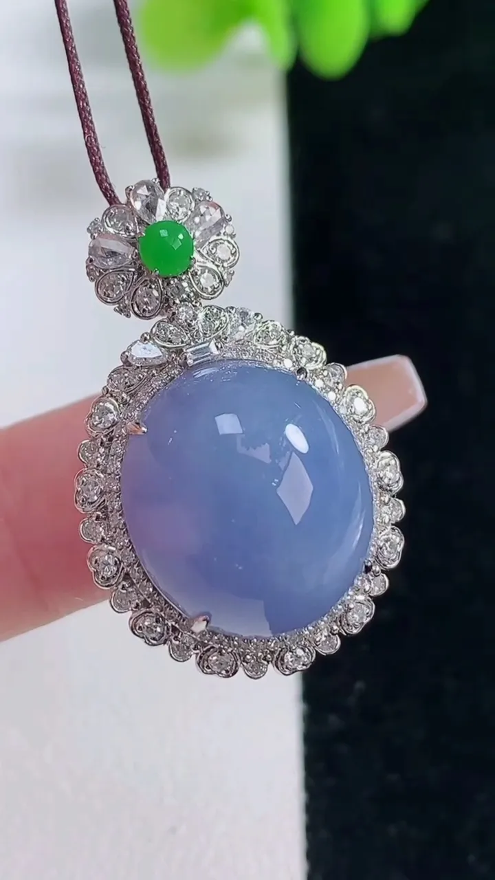 天然A货翡翠18K金紫罗兰蛋面吊坠，尺寸30.7-18.3-15
12月20日