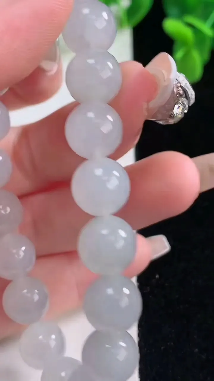 天然A货翡翠圆珠手串，尺寸10-19颗，重量:33.35g12月20日
工厂直销收藏佳品,种好水足，色泽均匀，有种有色，上手高大气！