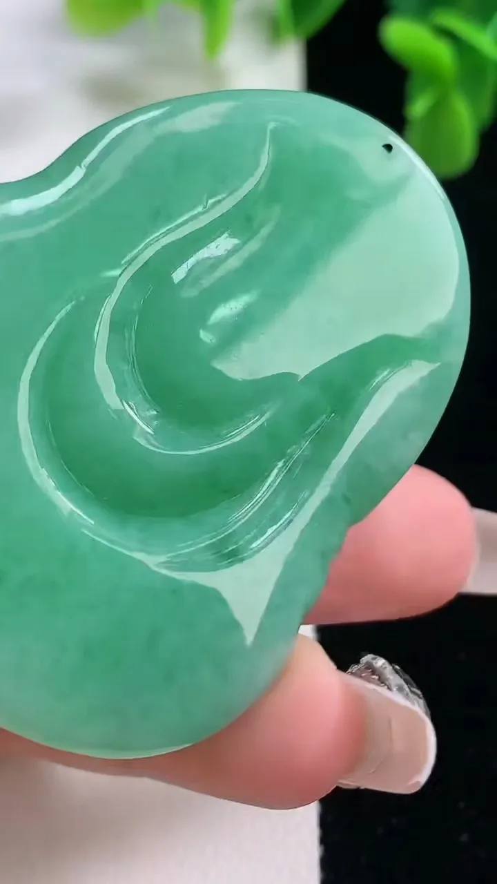 天然A货翡翠逍遥佛吊坠，尺寸53-40-10.4，重量:39.82g
12月20日