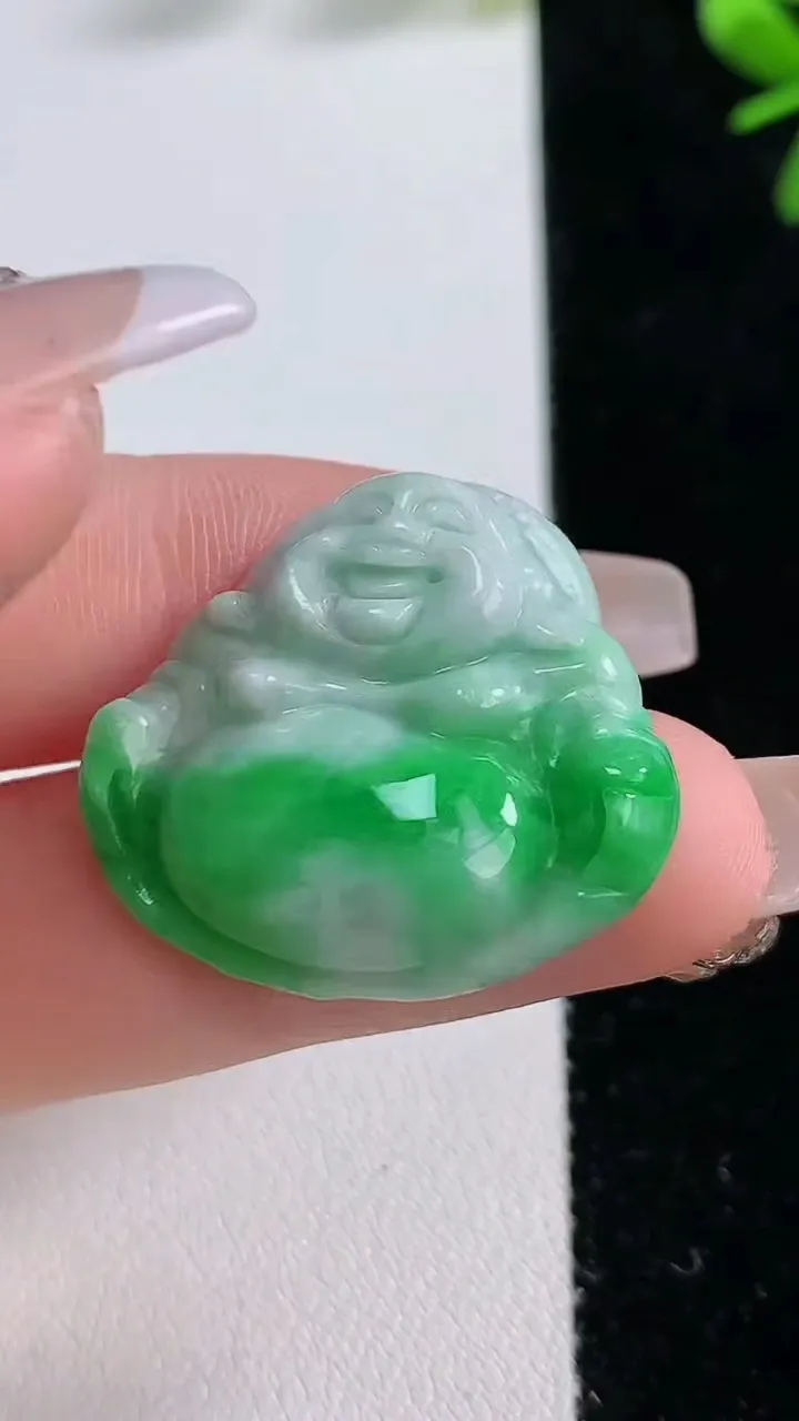 天然A货翡翠佛公吊坠，尺寸26.8-28.8-6.5，重:6.40g
12月20日