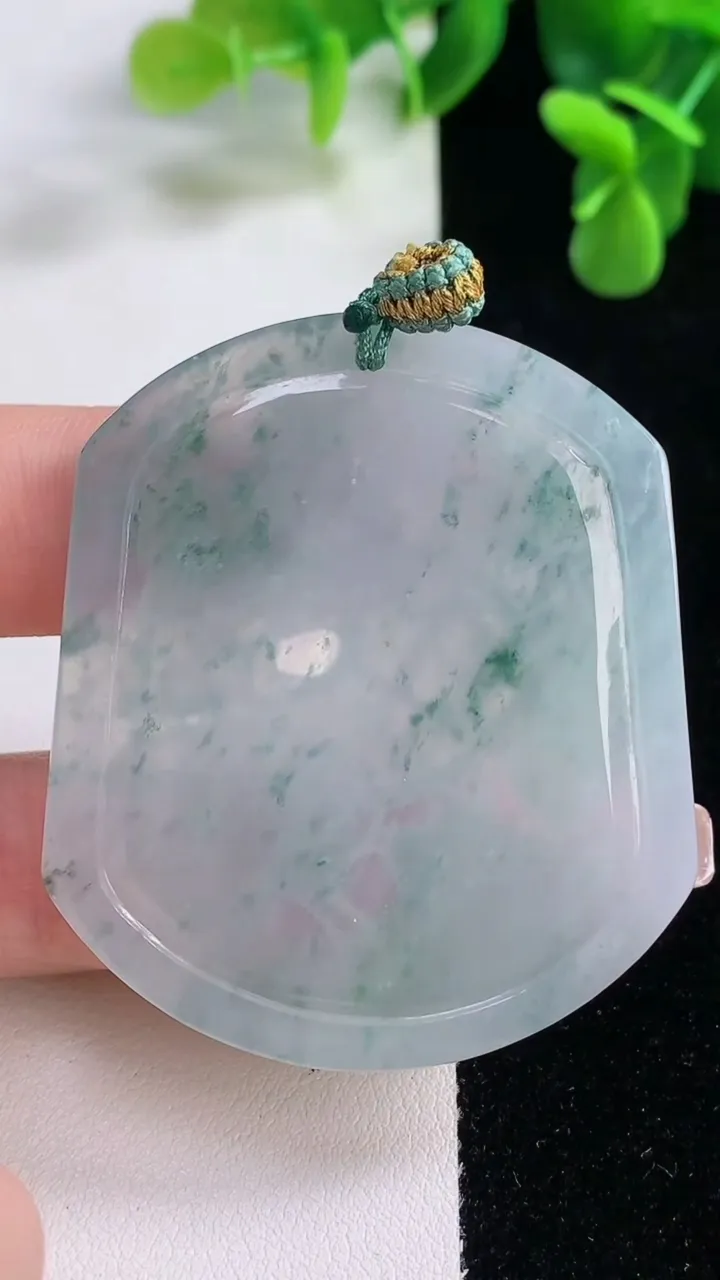 天然A货翡翠冰种飘花生肖马吊坠，尺寸51.8-44.5-5，重量:24.03g
12月20日