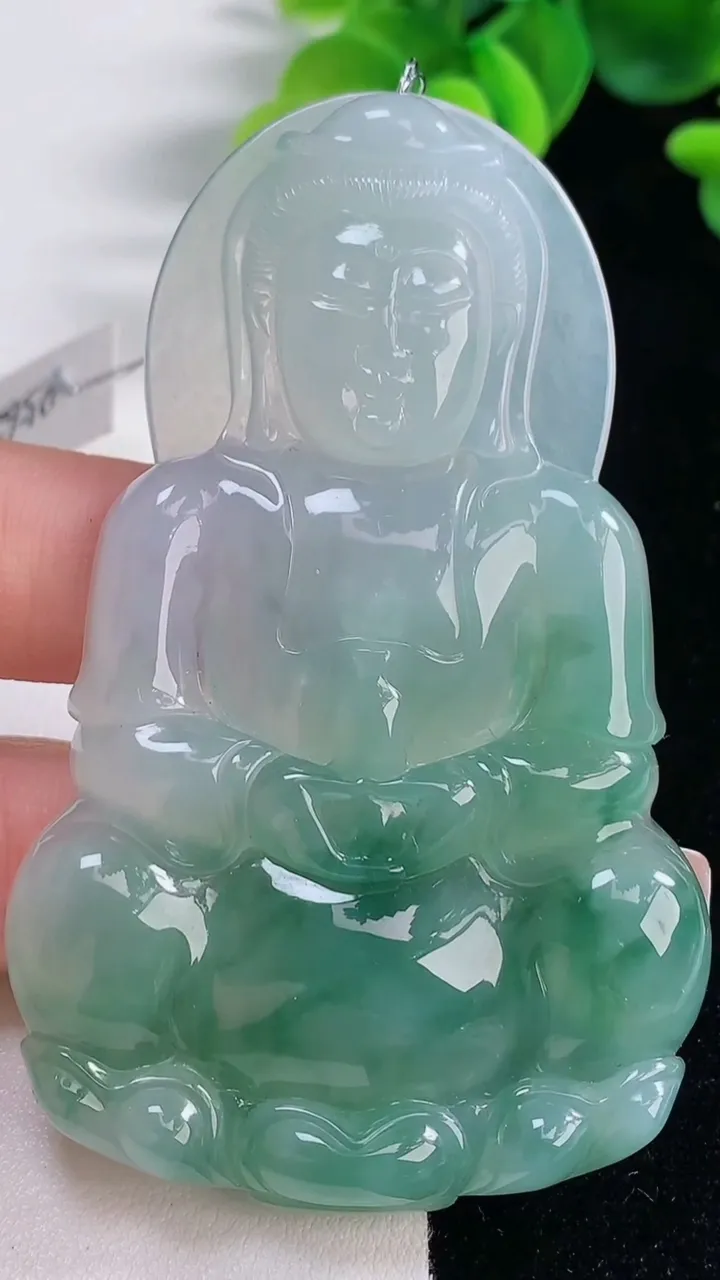 天然A货翡翠种飘花观音菩萨吊坠，尺寸75-46.7-5，重量:35.41g
12月20日