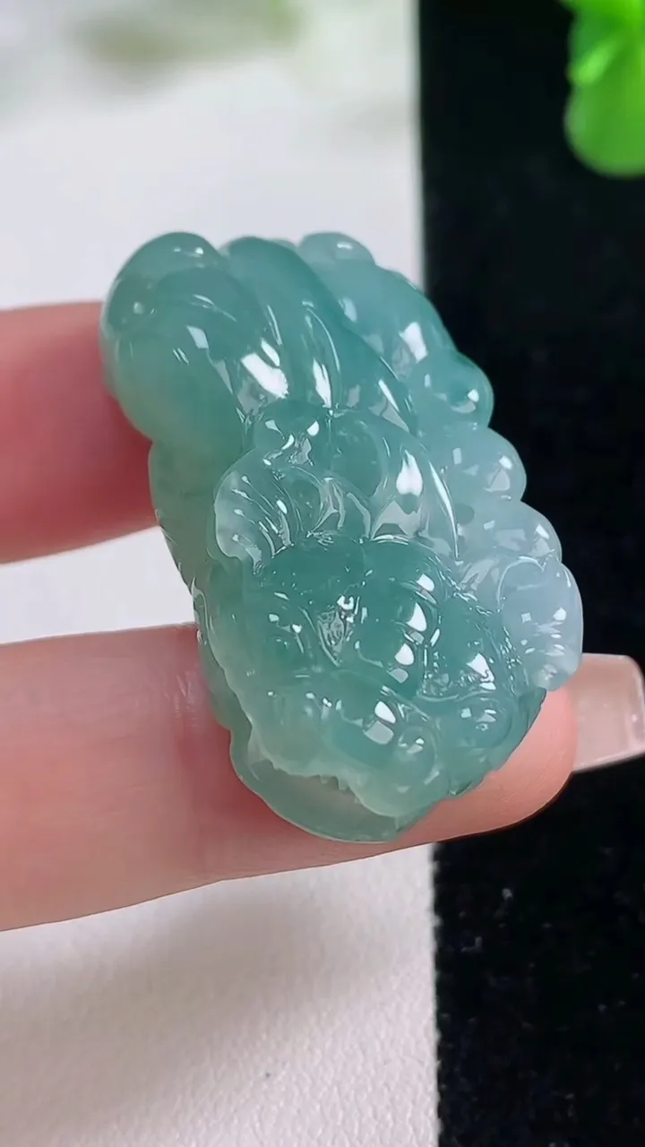 天然A货翡翠貔貅吊坠，尺寸38.5-21.4-11.2，重量:20.09g
12月20日