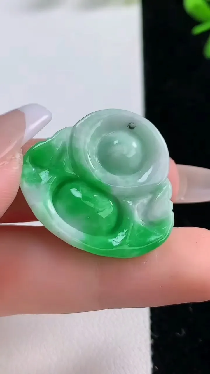 天然A货翡翠佛公吊坠，尺寸26.8-28.8-6.5，重:6.40g
12月20日