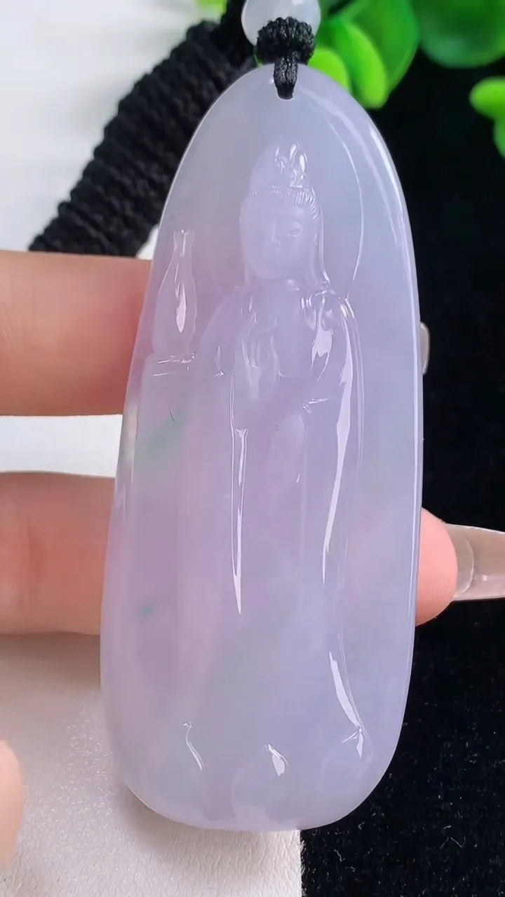 天然A货翡翠春带彩紫罗兰观音菩萨吊坠，尺寸70.7-29.2-11.5，重量:47.00g
12月2