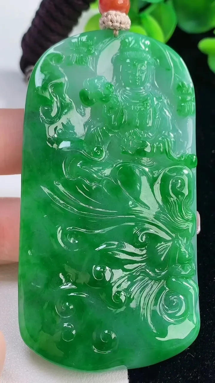 天然A货翡翠大势至菩萨吊坠，尺寸78.4-41.3-6，重量:57.60g
12月20日