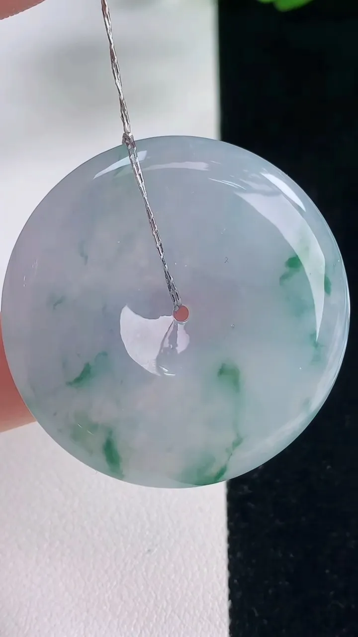 天然A货翡翠种飘花平安扣吊坠，尺寸39.3-6，重量:20.59g
12月20日