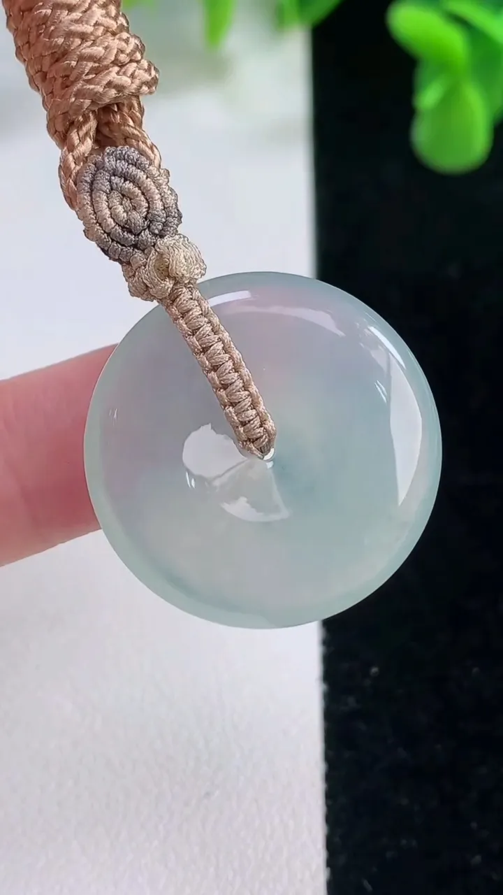 天然A货翡翠平安扣吊坠，尺寸25.4-5，重量:8.84g
12月20日