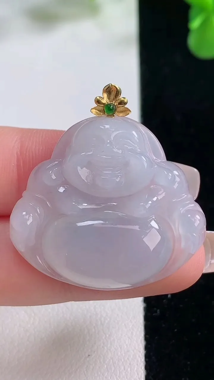 天然A货翡翠种白冰佛公吊坠，尺寸28.5-32-6.2，重量:8.71g
12月20日