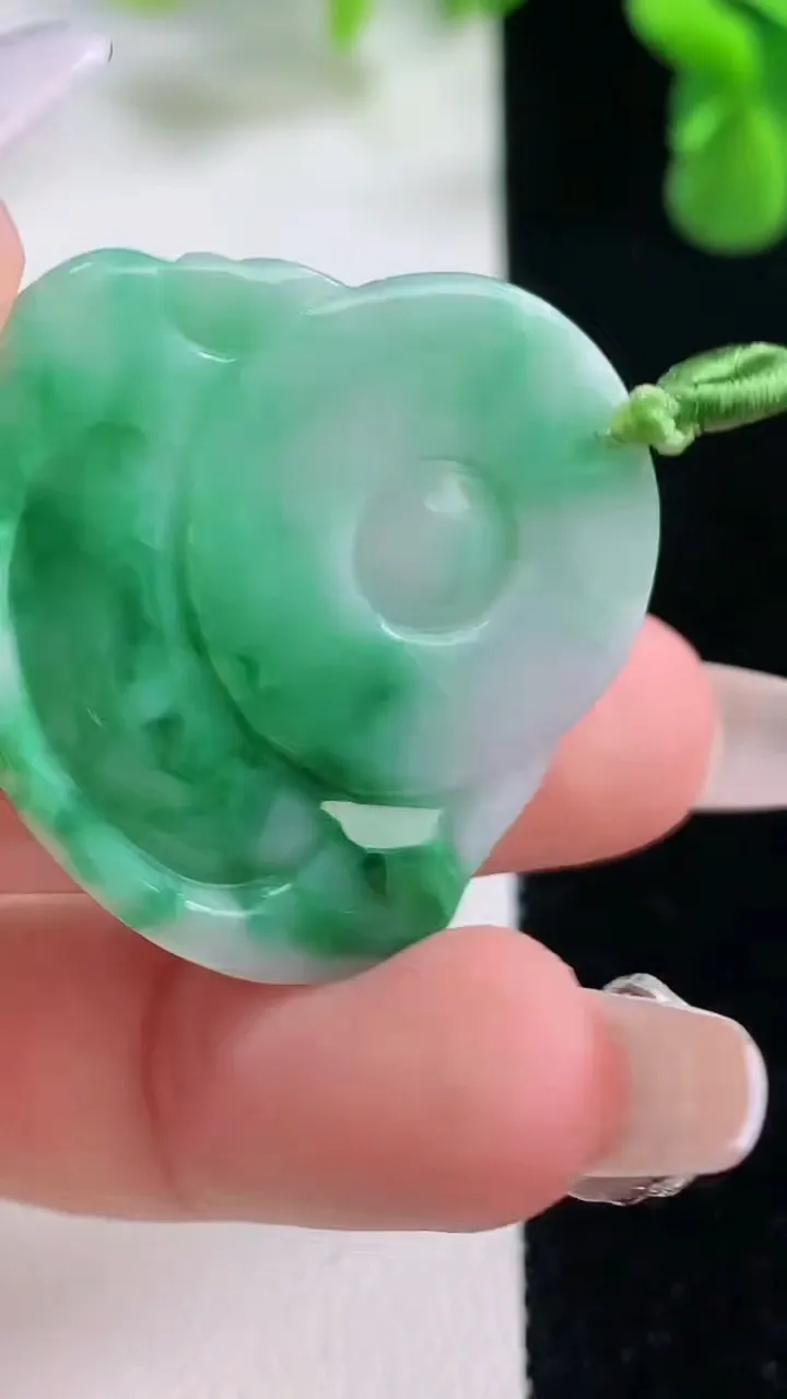 天然A货翡翠佛公吊坠，尺寸32-35-5.5，重量:10.40g
12月20日