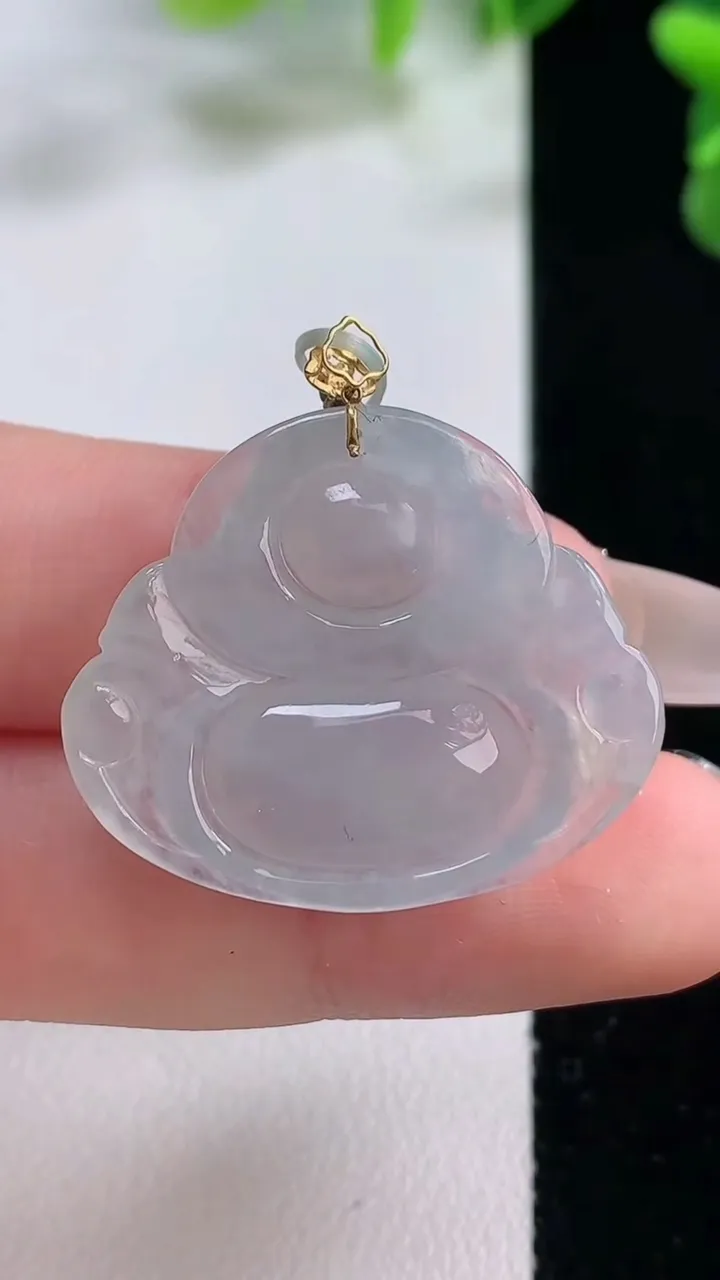 天然A货翡翠种白冰佛公吊坠，尺寸24.5-29.3-5.6，重量:5.63g
12月20日