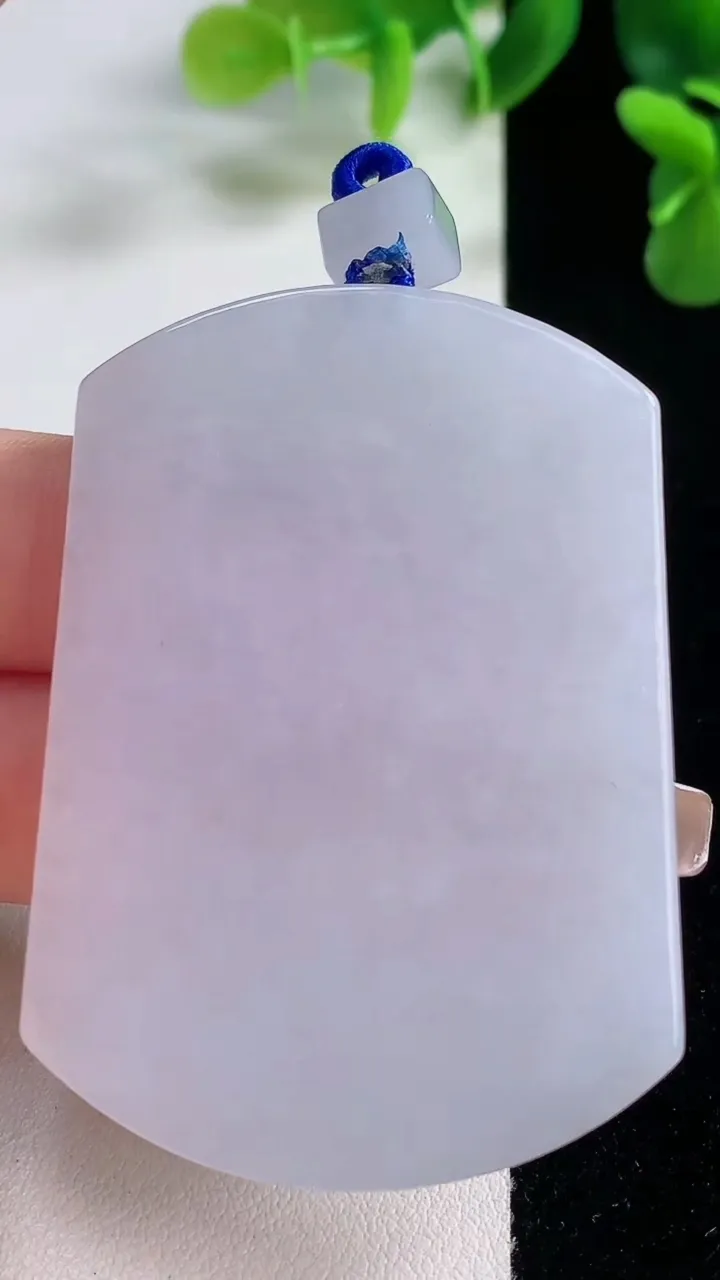 天然A货翡翠紫罗兰无事牌吊坠，尺寸57-40.8-5.6，重量:39.89g
12月20日