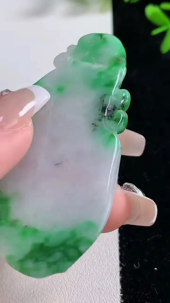 天然A货翡翠龙牌吊坠，尺寸66-35-5.5，重:21.95g
12月20日