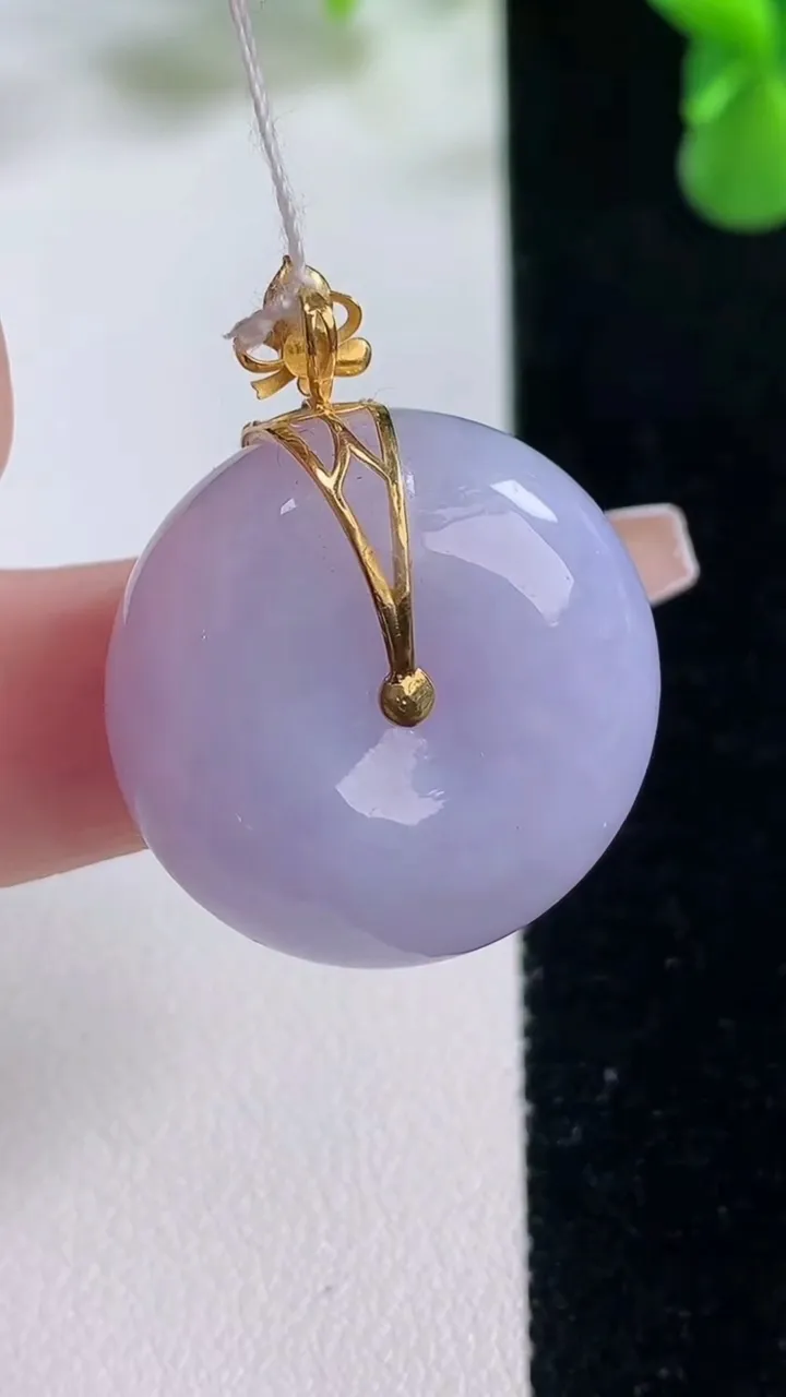 天然A货翡翠18K金紫罗兰平安扣吊坠，尺寸25.2-13，重量:17.91g
12月20日