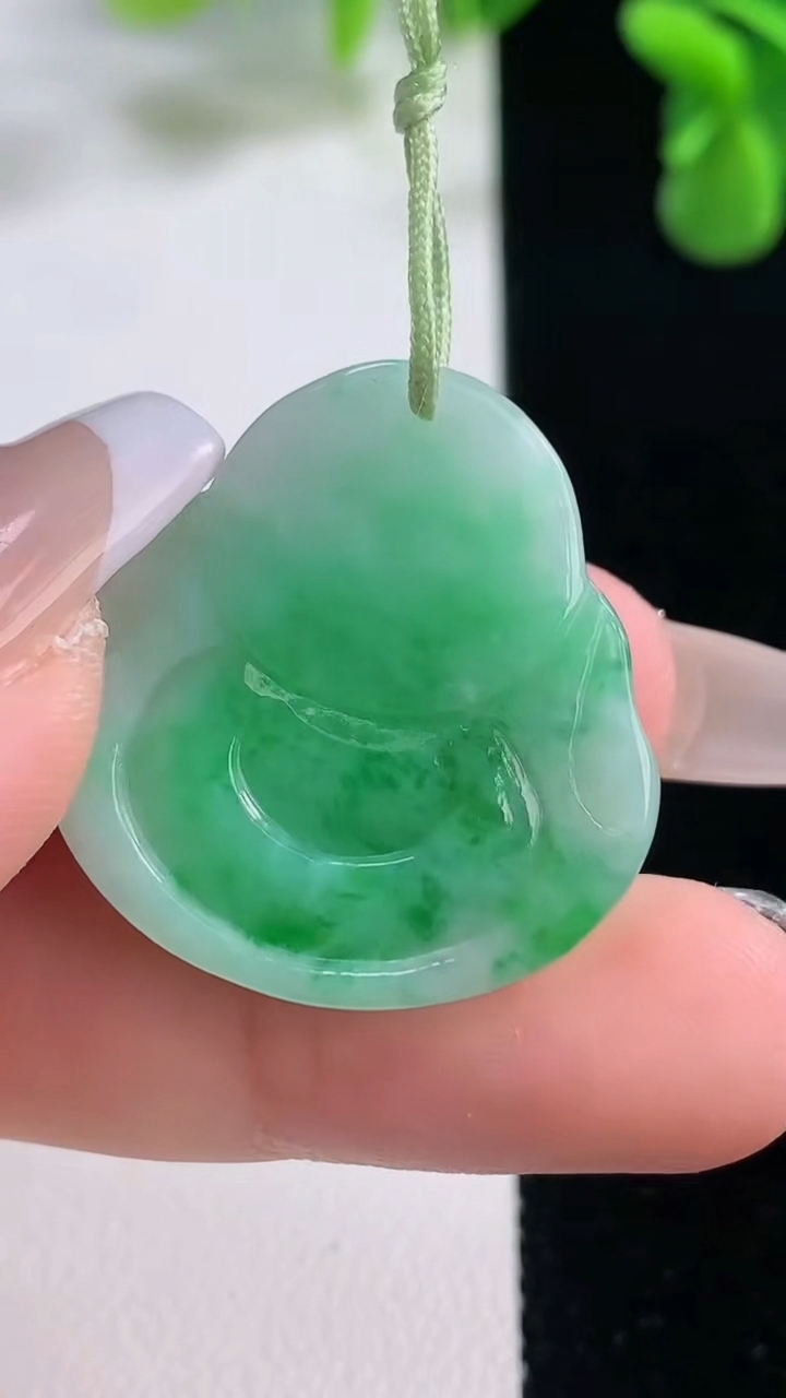 天然A货翡翠佛公吊坠，尺寸28-27-5.8，重量:7.41g
12月20日