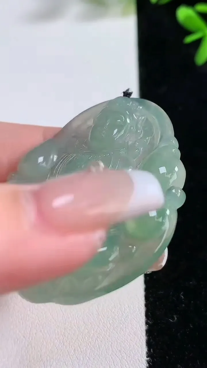 天然A货翡翠度母观音吊坠，尺寸48.5-43.5-5.4，重:17.83g
12月20日