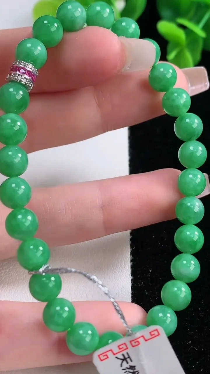 天然A货翡翠圆珠手串，尺寸6.9-27颗，重量:16.35g12月20日
工厂直销收藏佳品,种好水足