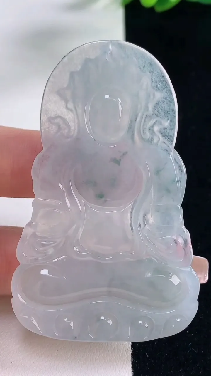 天然A货翡翠种飘花度母观音吊坠，尺寸65.6-41.5-6，重量:28.34g
12月20日