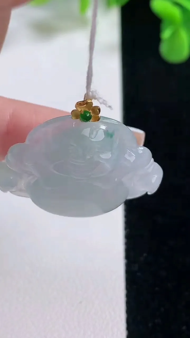 天然A货翡翠种飘花佛公吊坠，尺寸27.7-32.6-6.4，重量:7.78g
12月20日