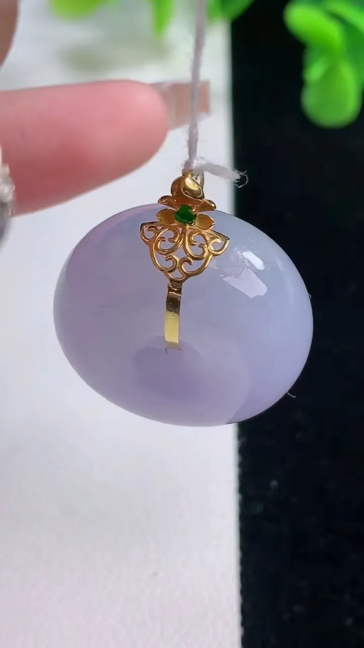 天然A货翡翠18K金紫罗兰路路通吊坠，尺寸25.5-13，重量:17.83g
12月20日