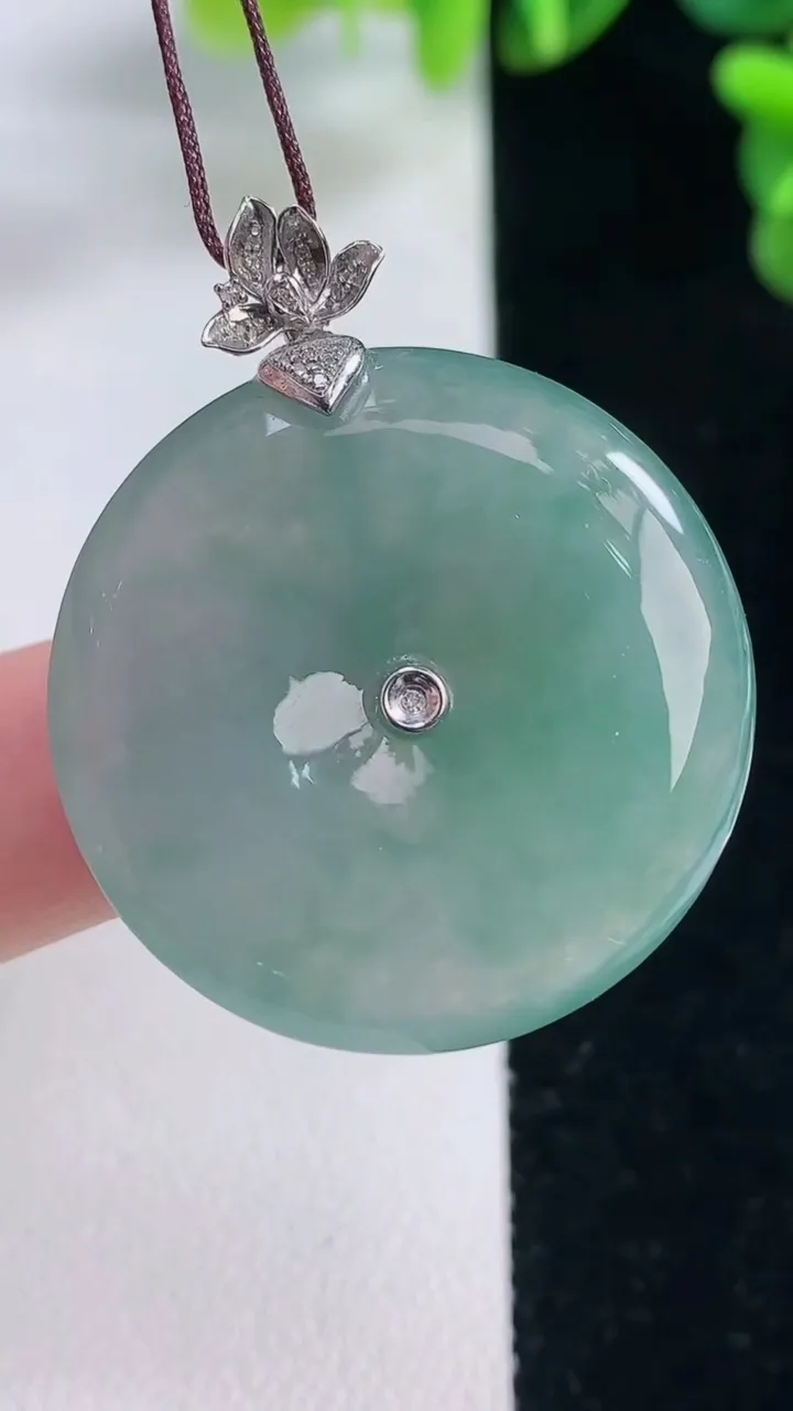 天然A货翡翠种飘花平安扣吊坠，尺寸29.2-6，重量:14.17g
12月20日