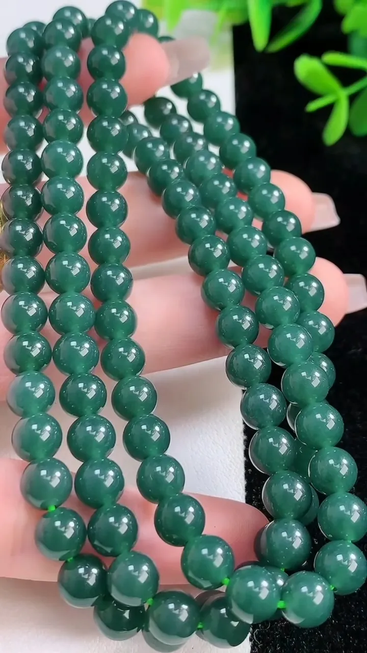 天然A货翡翠圆珠项链，尺寸6.8-108颗，重:57.07g
12月20日