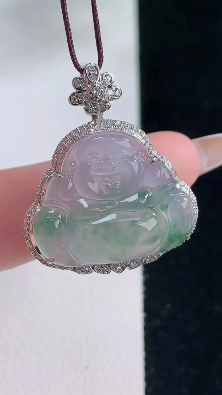 天然A货翡翠种飘花佛公吊坠，尺寸29.8-25-8.8，裸石18.7-24重量:4.97g
12月2
