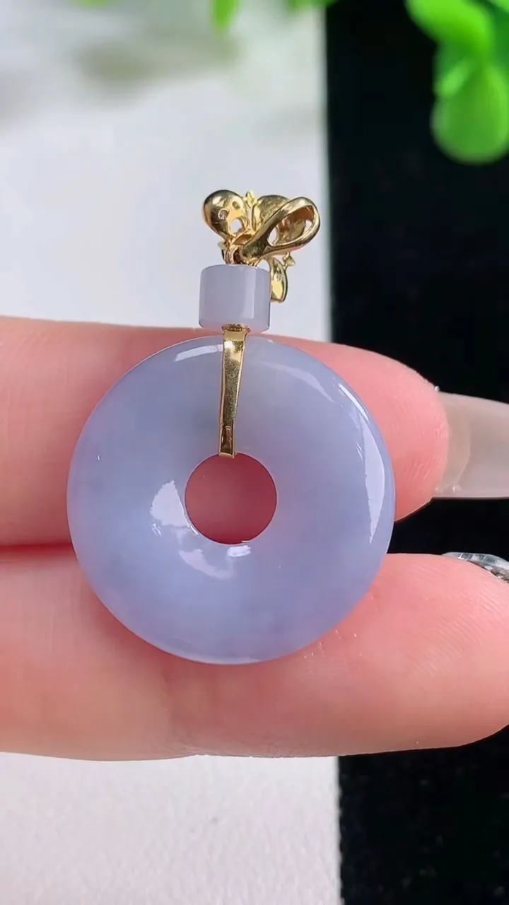 天然A货翡翠18K金紫罗兰平安环吊坠，尺寸21.6-2.9，重量:3.86g
12月20日