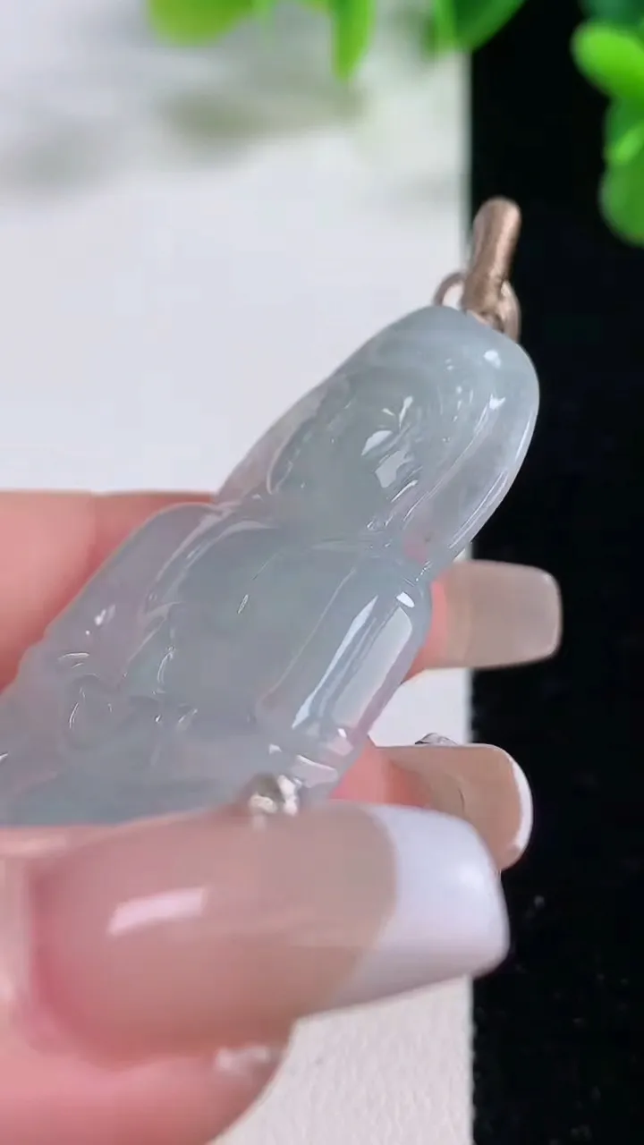 天然A货翡翠观音菩萨吊坠，尺寸50.5-34-4.8，重量:14.32g
12月20日