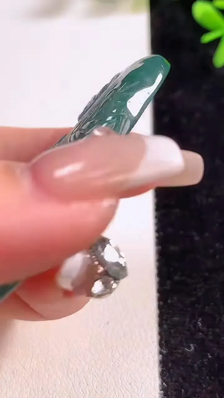 天然A货翡翠蓝水龙凤呈祥吊坠，尺寸62-43.5-6.2，重:28.56g
12月20日