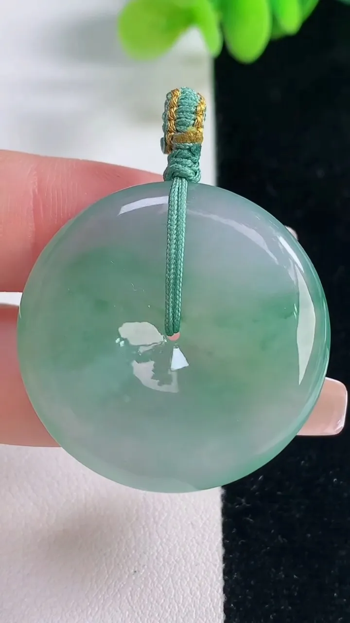 天然A货翡翠种飘花平安扣吊坠，尺寸33-6.2，重量:15.74g
12月20日