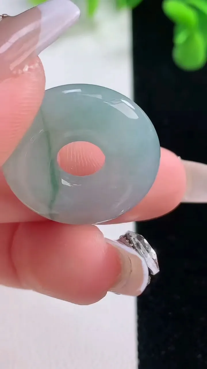 天然A货翡翠飘花平安环吊坠，尺寸24-5.4，重量:6.28g
12月20日