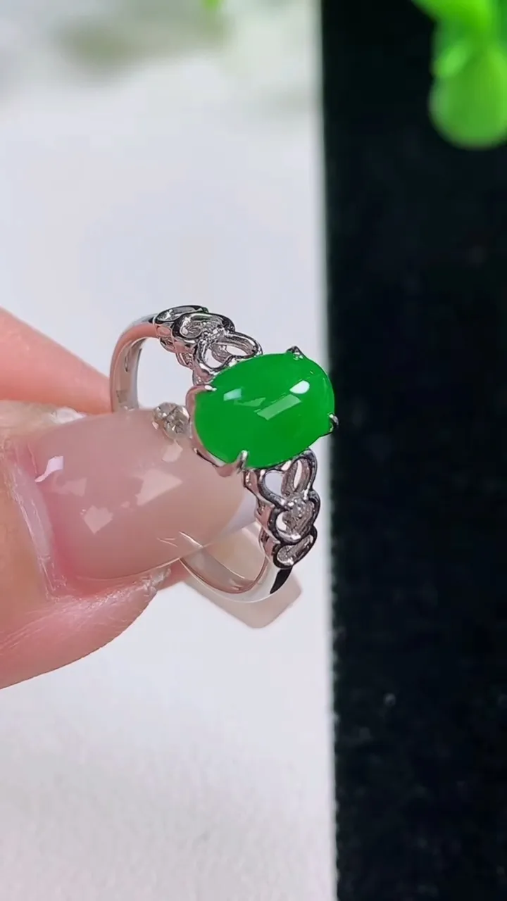 天然A货翡翠蛋面戒指，尺寸17-8.7-6.2-4.7，重量:2.38g2025年12月20日
工厂