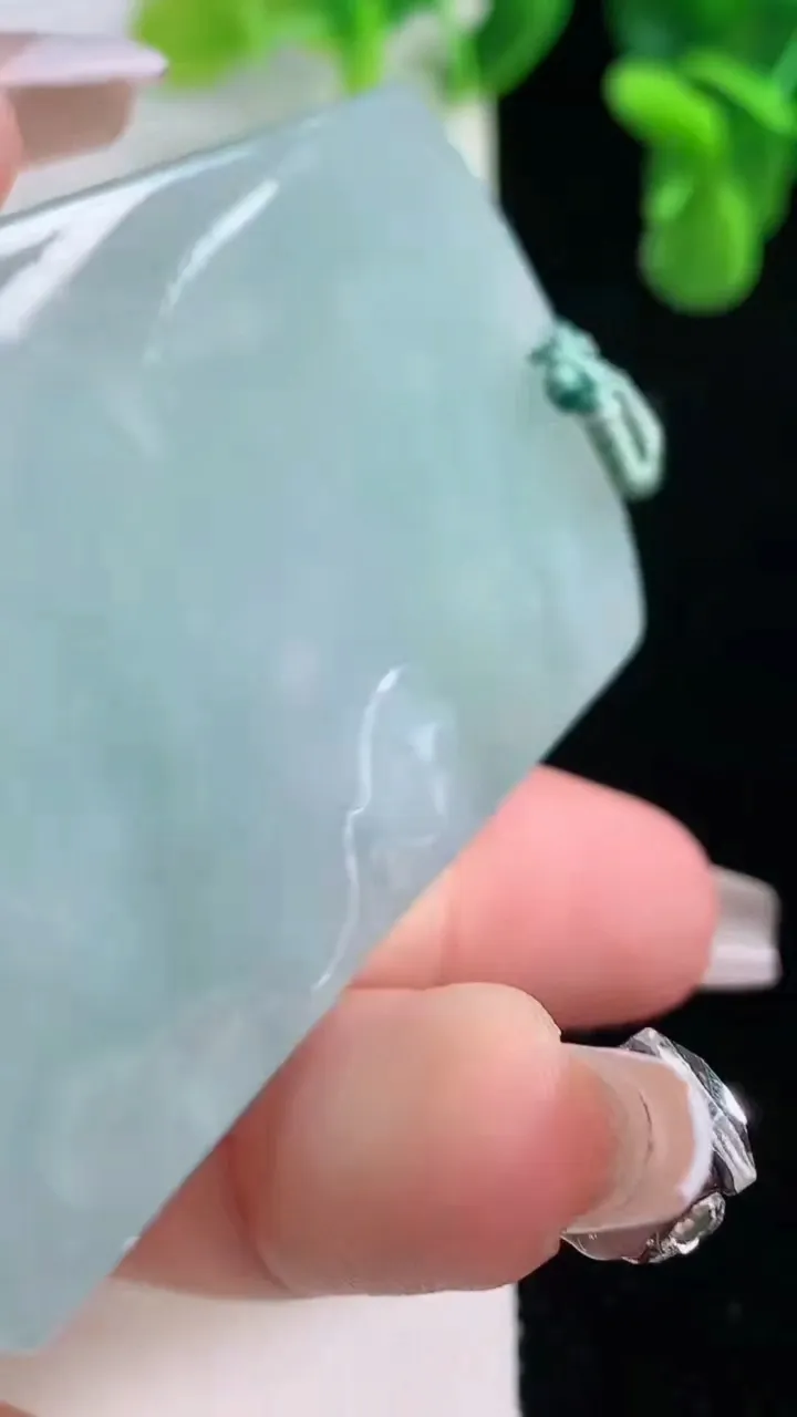 天然A货翡翠不动明王吊坠，尺寸60.4-41.6-6，重量:34.80g
12月20日