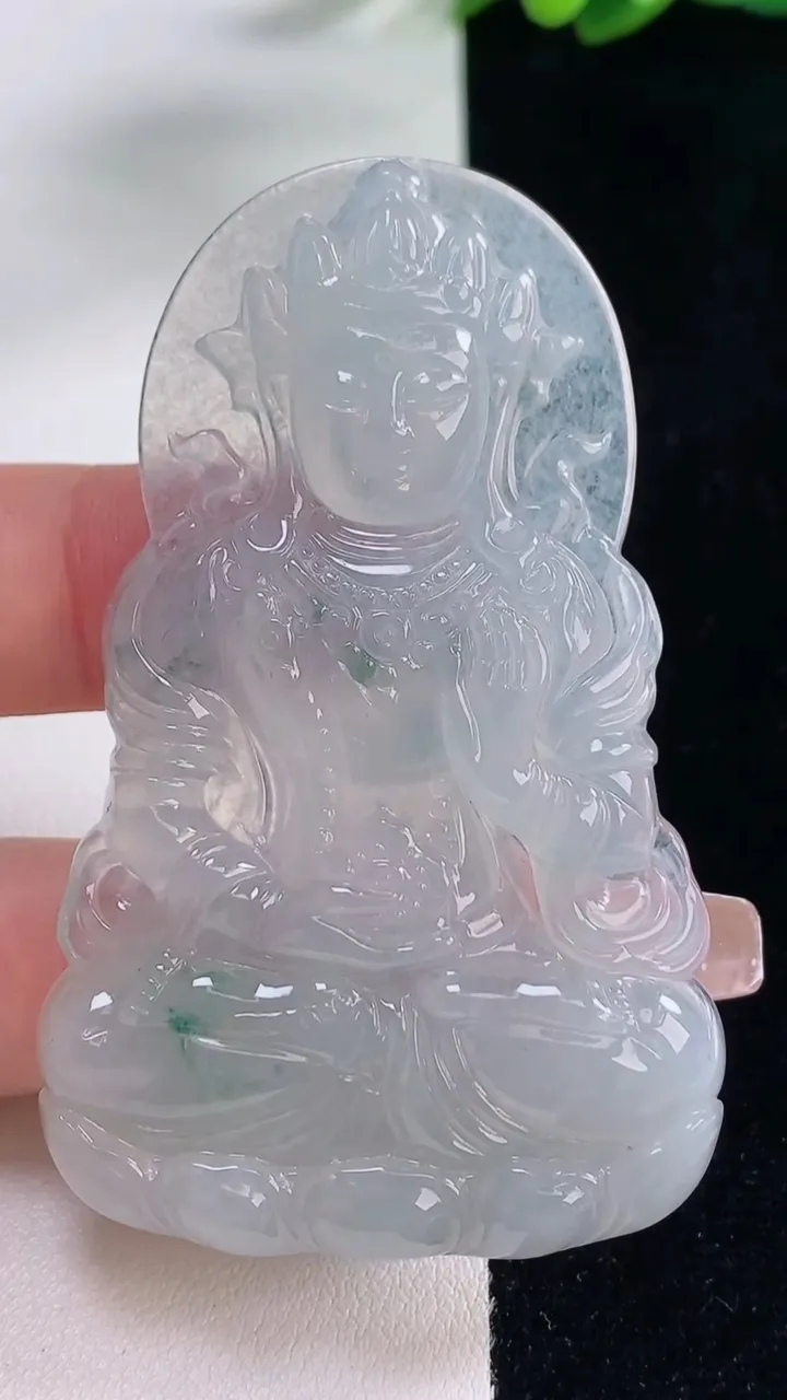 天然A货翡翠种飘花度母观音吊坠，尺寸65.6-41.5-6，重量:28.34g
12月20日