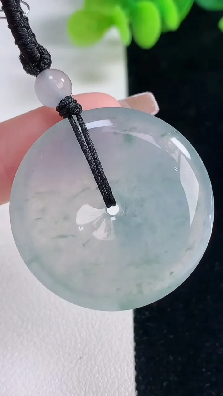 天然A货翡翠种飘花平安扣吊坠，尺寸33-6，重量:16.86g
12月20日