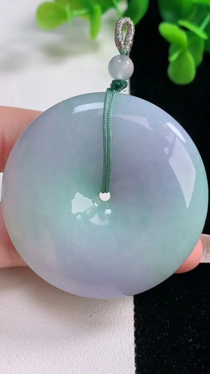 天然A货翡翠春带彩紫罗兰平安扣吊坠，尺寸48.8-12.2，重量:61.41g
12月20日