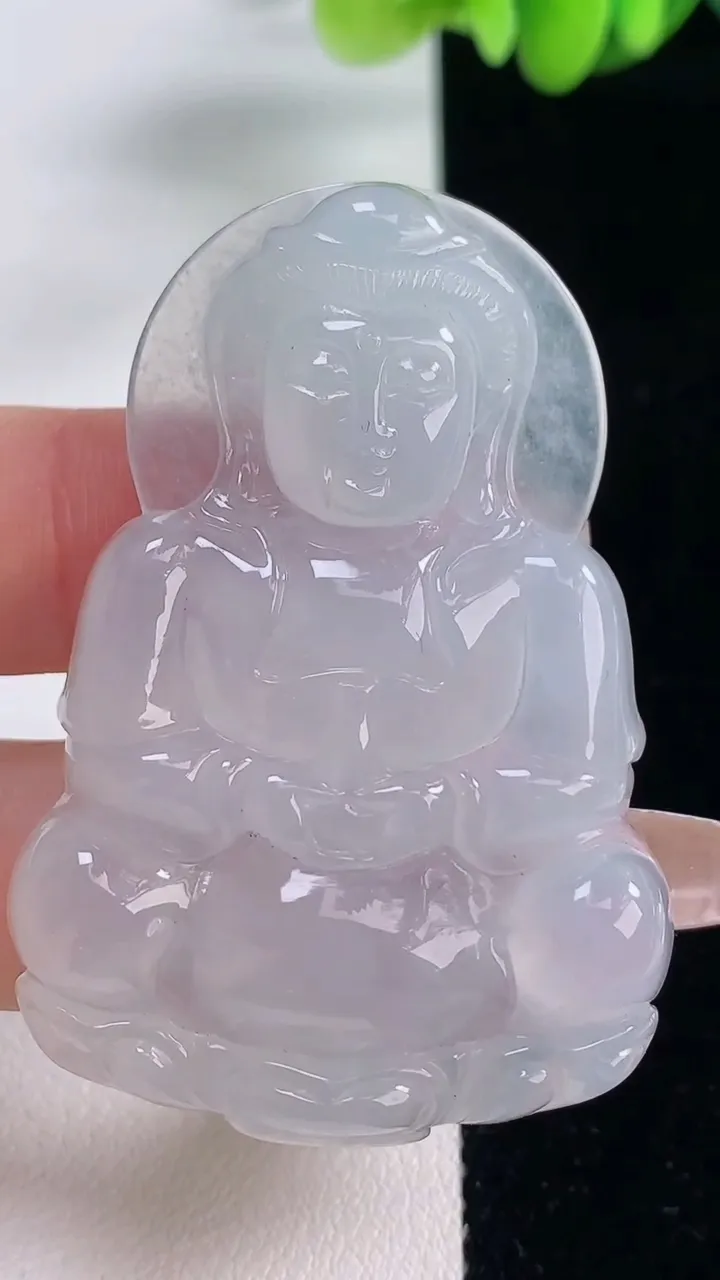 天然A货翡翠种白冰观音菩萨吊坠，尺寸53.5-37-6.4，重量:21.85g
12月20日