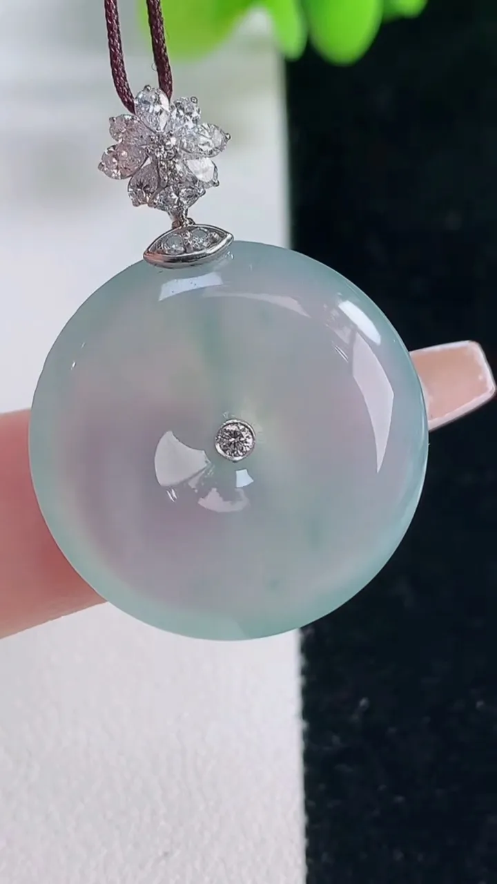 天然A货翡翠种飘花平安扣吊坠，尺寸24.4-5.5，重量:7.07g
12月20日