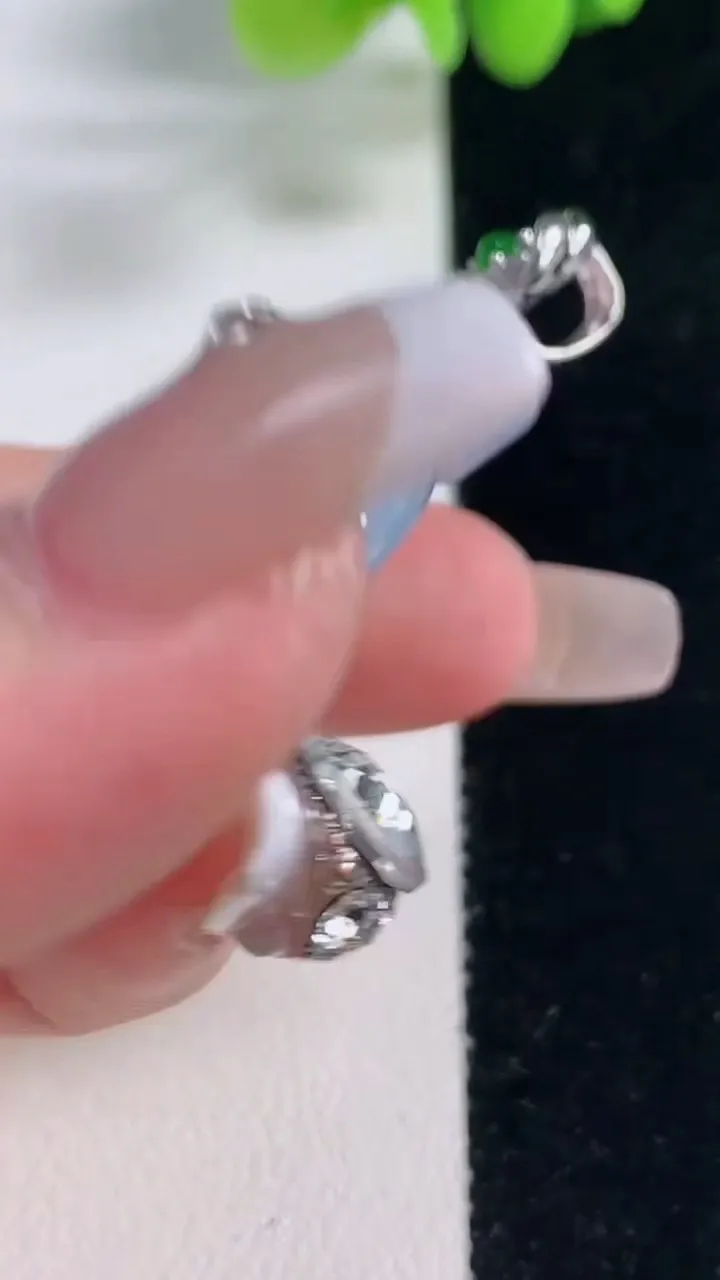 天然A货翡翠18K金紫罗兰平安环吊坠，尺寸34.8-4.7，重量:16.30g
12月20日