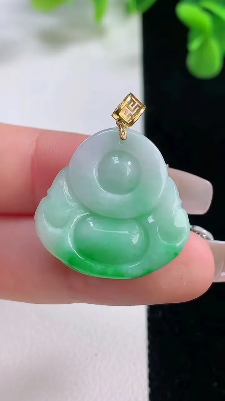 天然A货翡翠佛公吊坠，尺寸24-24.6-9.3，重量:9.12g
12月20日