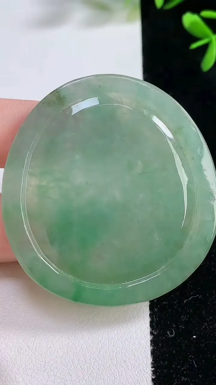 天然A货翡翠龙牌吊坠，尺寸53-50-5，重:28.87g
12月20日