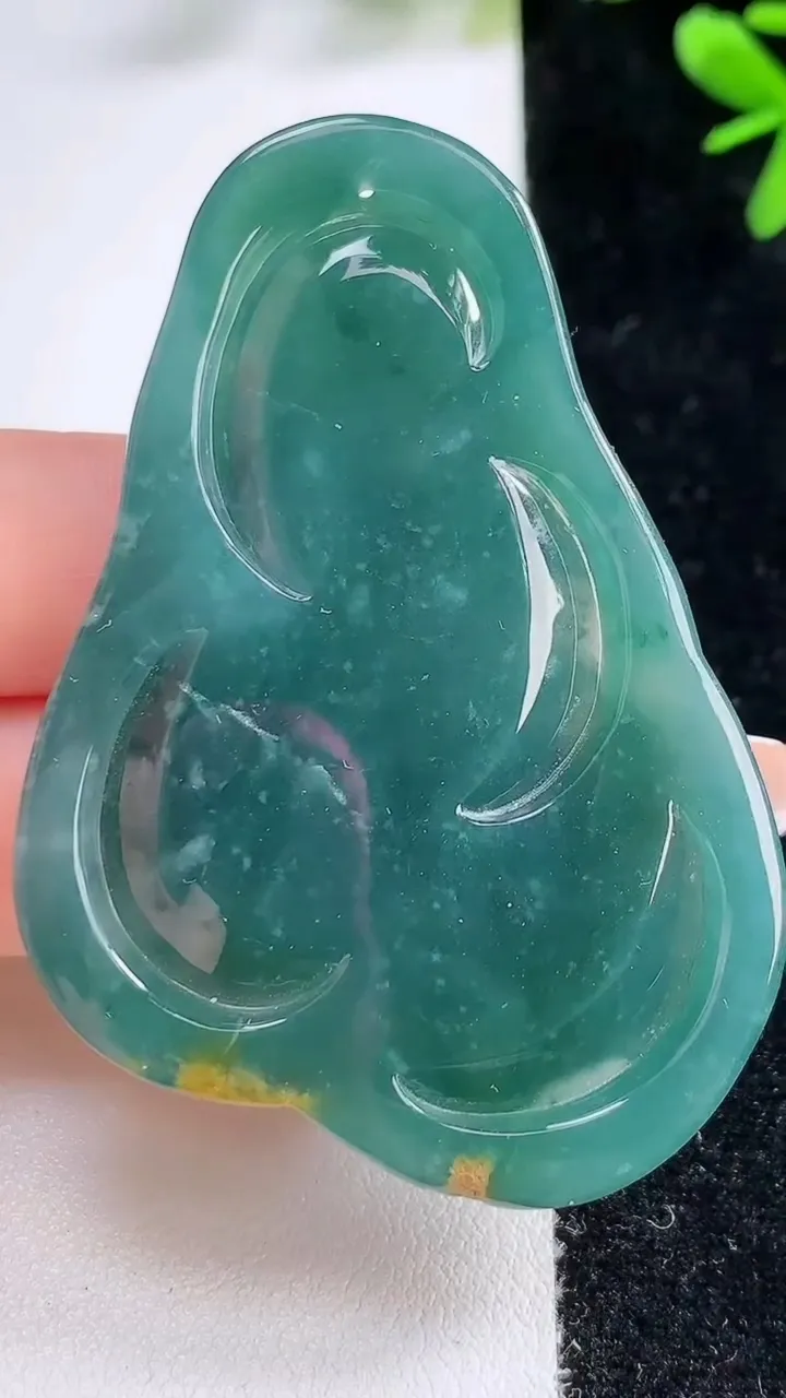 天然A货翡翠蓝水龙凤呈祥吊坠，尺寸62-43.5-6.2，重:28.56g
12月20日