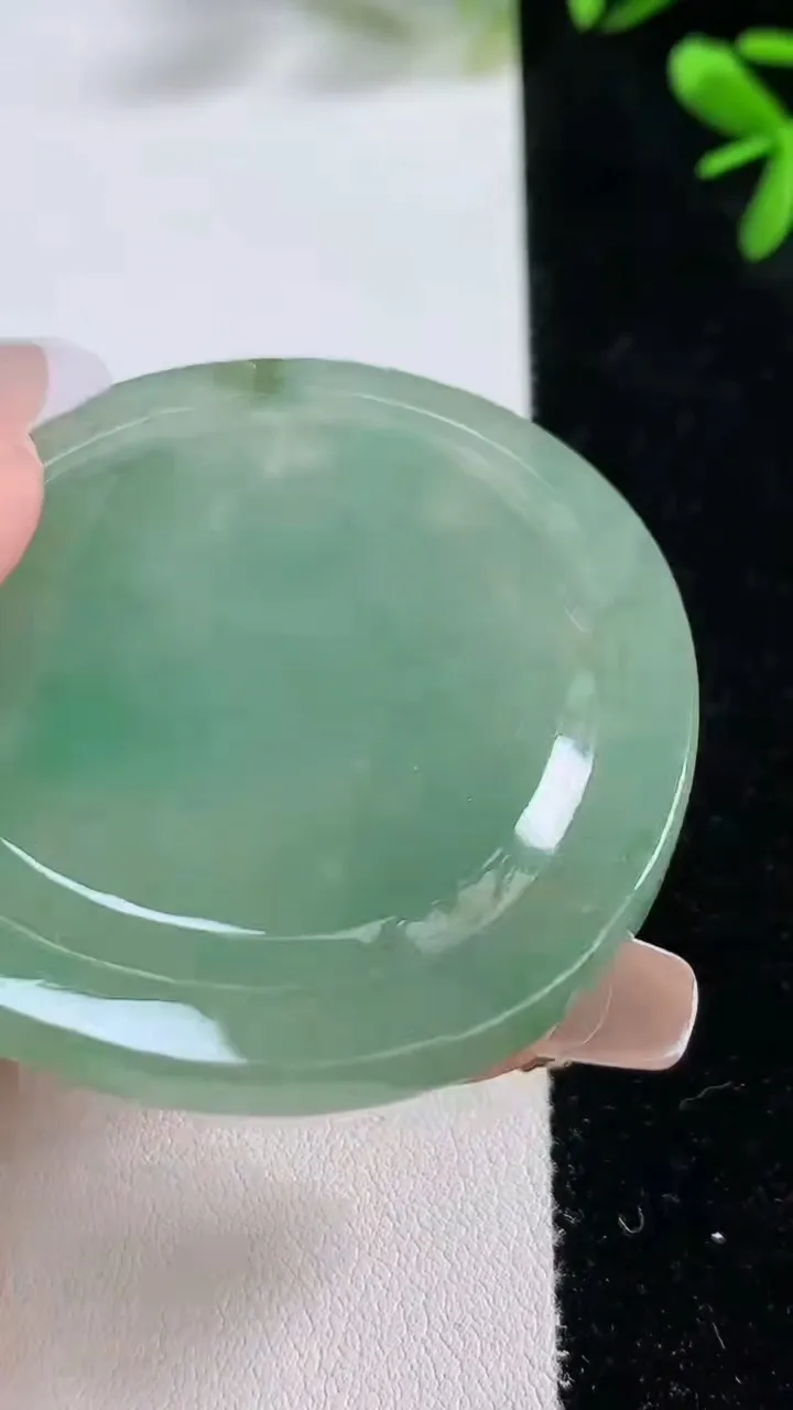 天然A货翡翠龙牌吊坠，尺寸53-50-5，重:28.87g
12月20日